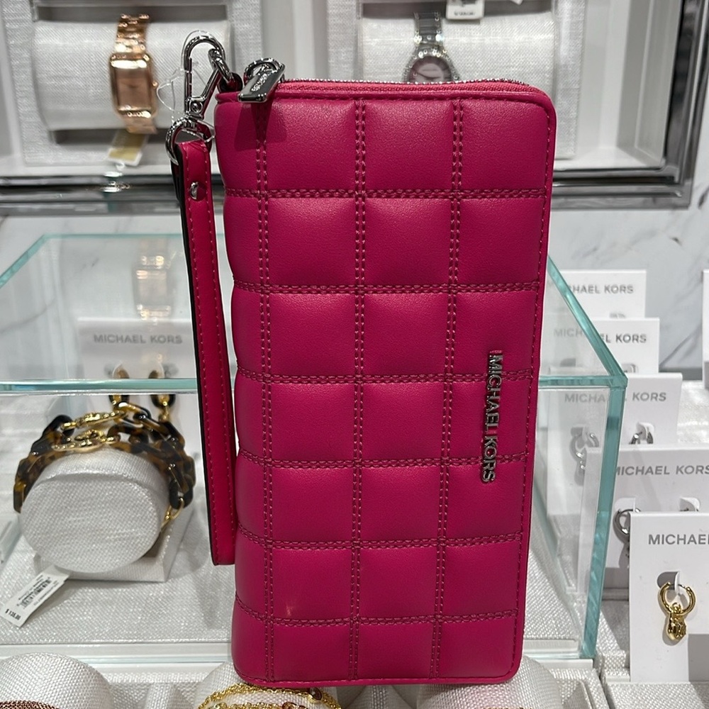 MICHAEL KORS
Continental Wristlet Phone Case Wallet
Dragonfruit
NWT - Picture 9 of 16